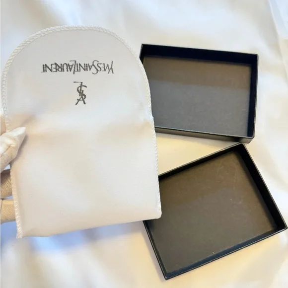 Yves Saint Laurent Gift Box + Dust Pouch - Picture 3 of 6